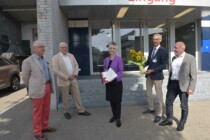 Unterschriften an Regierungsrätin Walker Späh übergeben