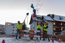 Spatenstich für Konfetti-Kreiselschmuck