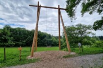 Schaukeln über den Bäumen von Oberwil