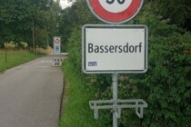 Bassersdorf grüsst ohne Blumenschmuck