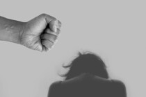 Unbürokratische Hilfe für von häuslicher Gewalt betroffene Frau