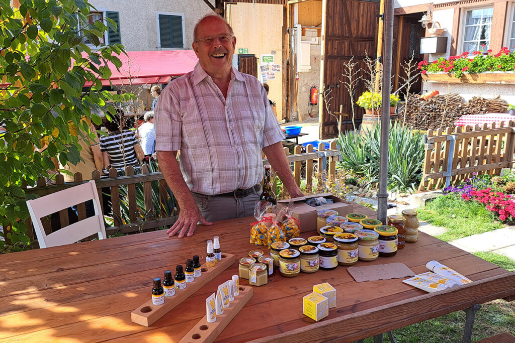 Herbstmarkt beim Ortsmuseum: Hackbraten und gute Laune